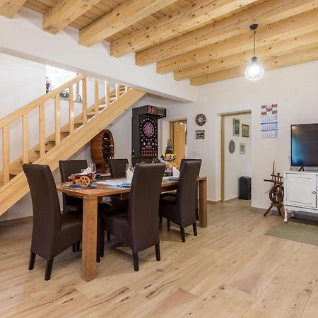Amazing Home In Vrzici With Jacuzzi المظهر الخارجي الصورة
