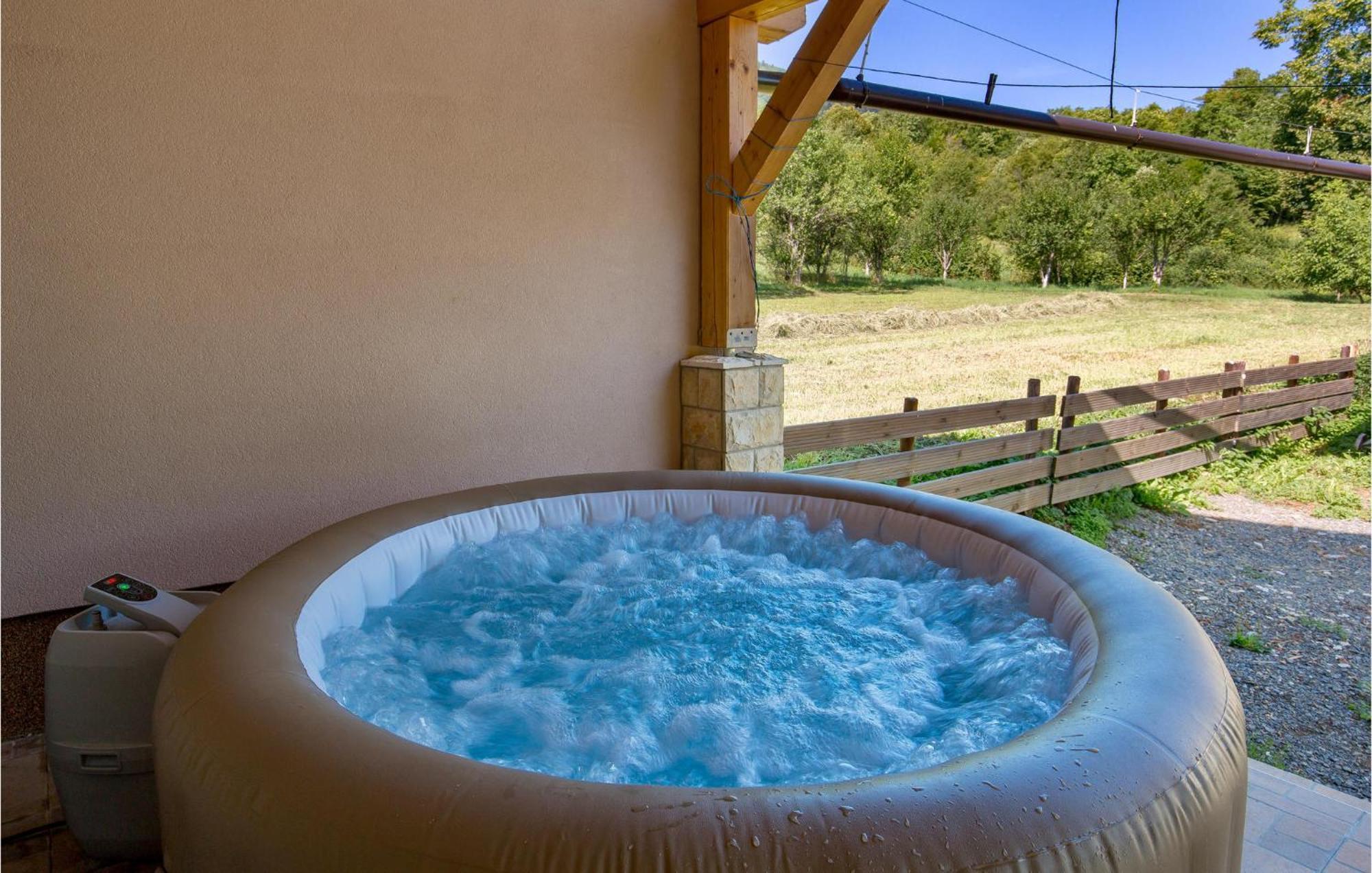 Amazing Home In Vrzici With Jacuzzi المظهر الخارجي الصورة