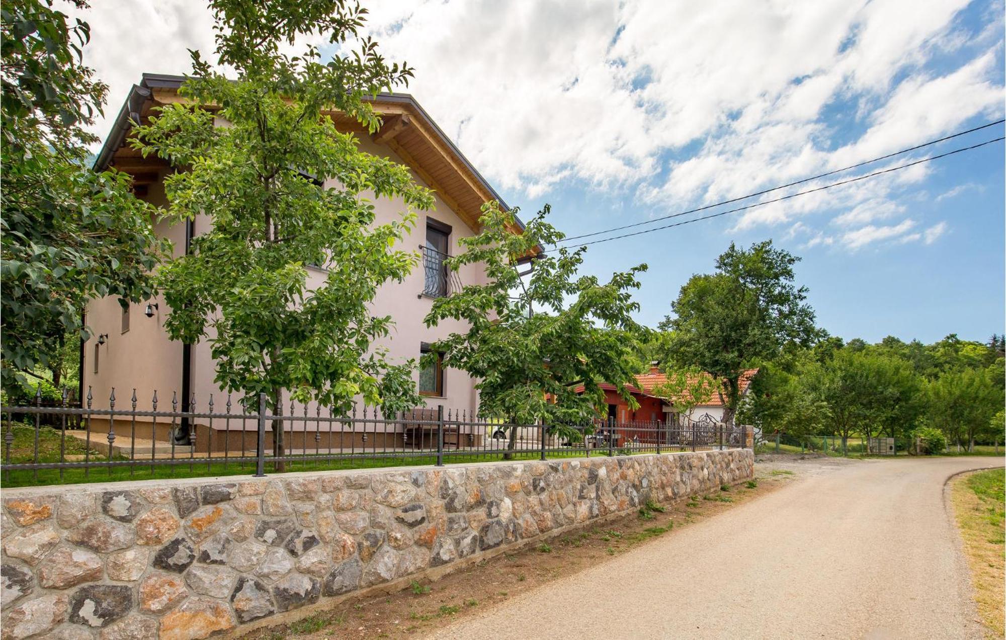 Amazing Home In Vrzici With Jacuzzi المظهر الخارجي الصورة