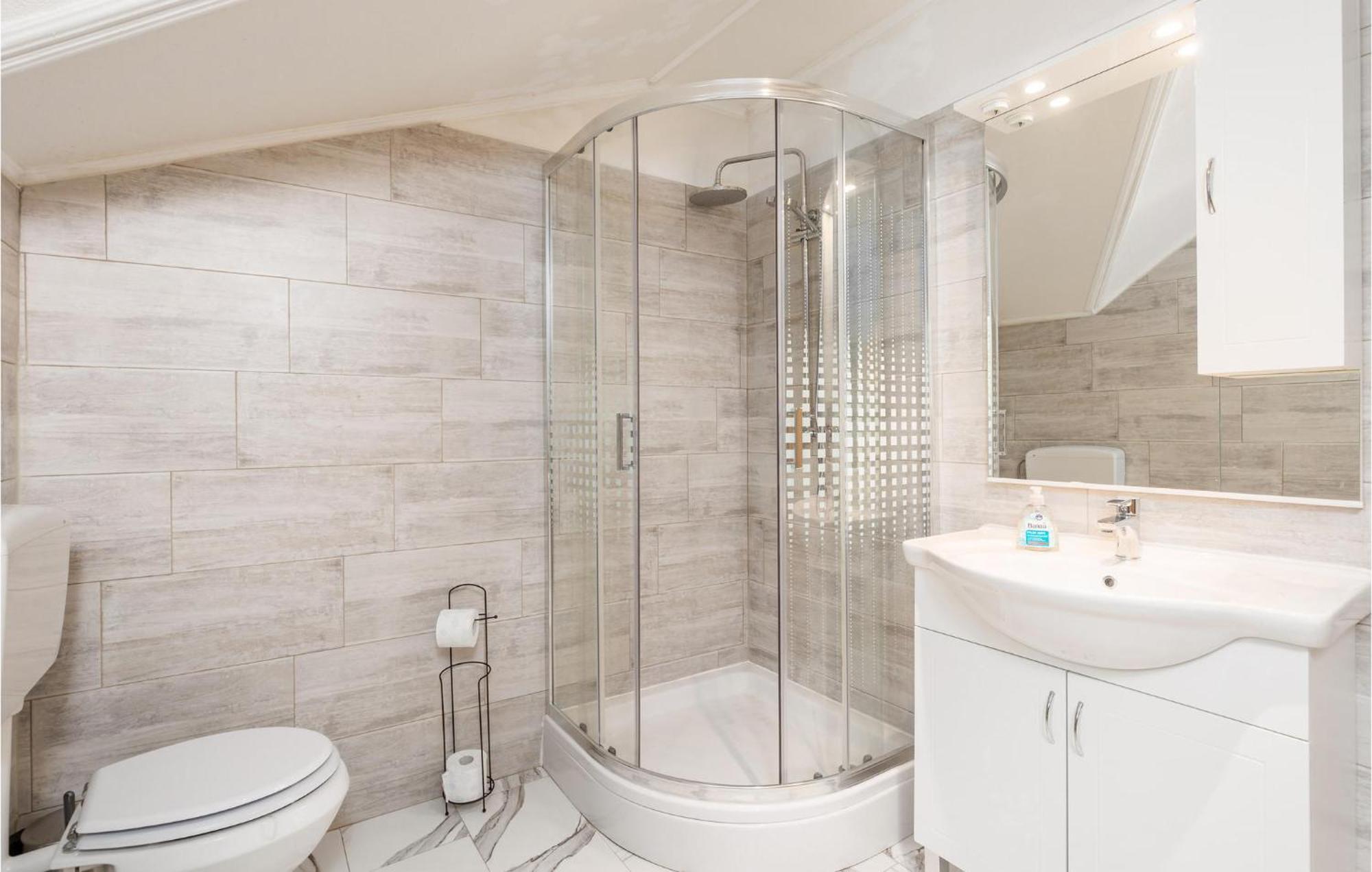 Amazing Home In Vrzici With Jacuzzi المظهر الخارجي الصورة