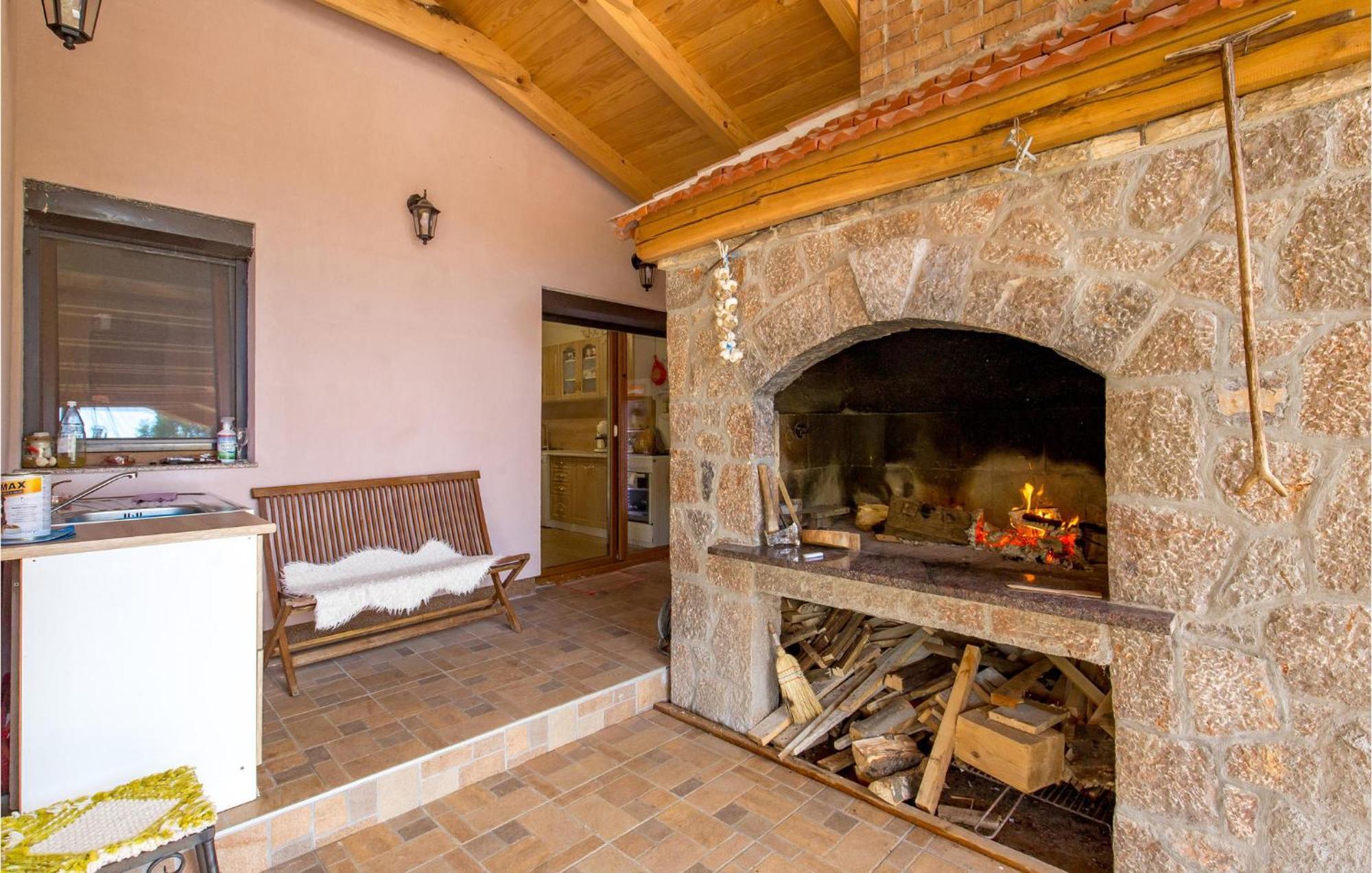 Amazing Home In Vrzici With Jacuzzi المظهر الخارجي الصورة